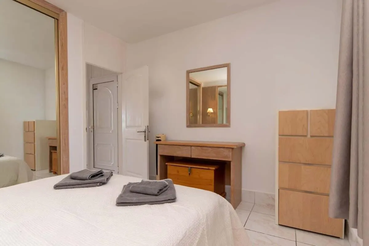 Apartmán Azahara Playa 45 - One Bed Los Cristianos  0*, Los Cristianos (Tenerife)